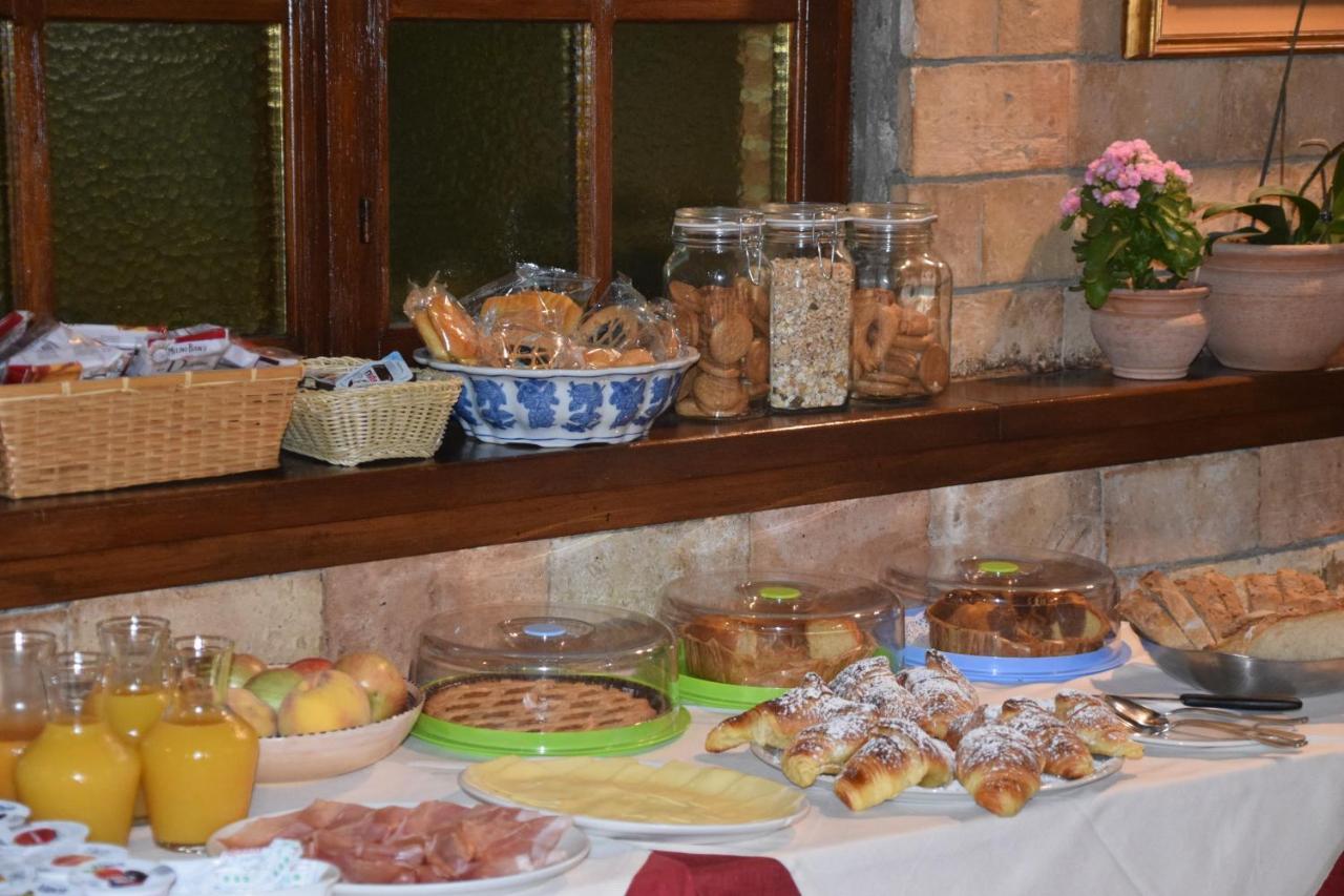 Hotel Ristorante Benigni Campagnano Di Roma Bagian luar foto