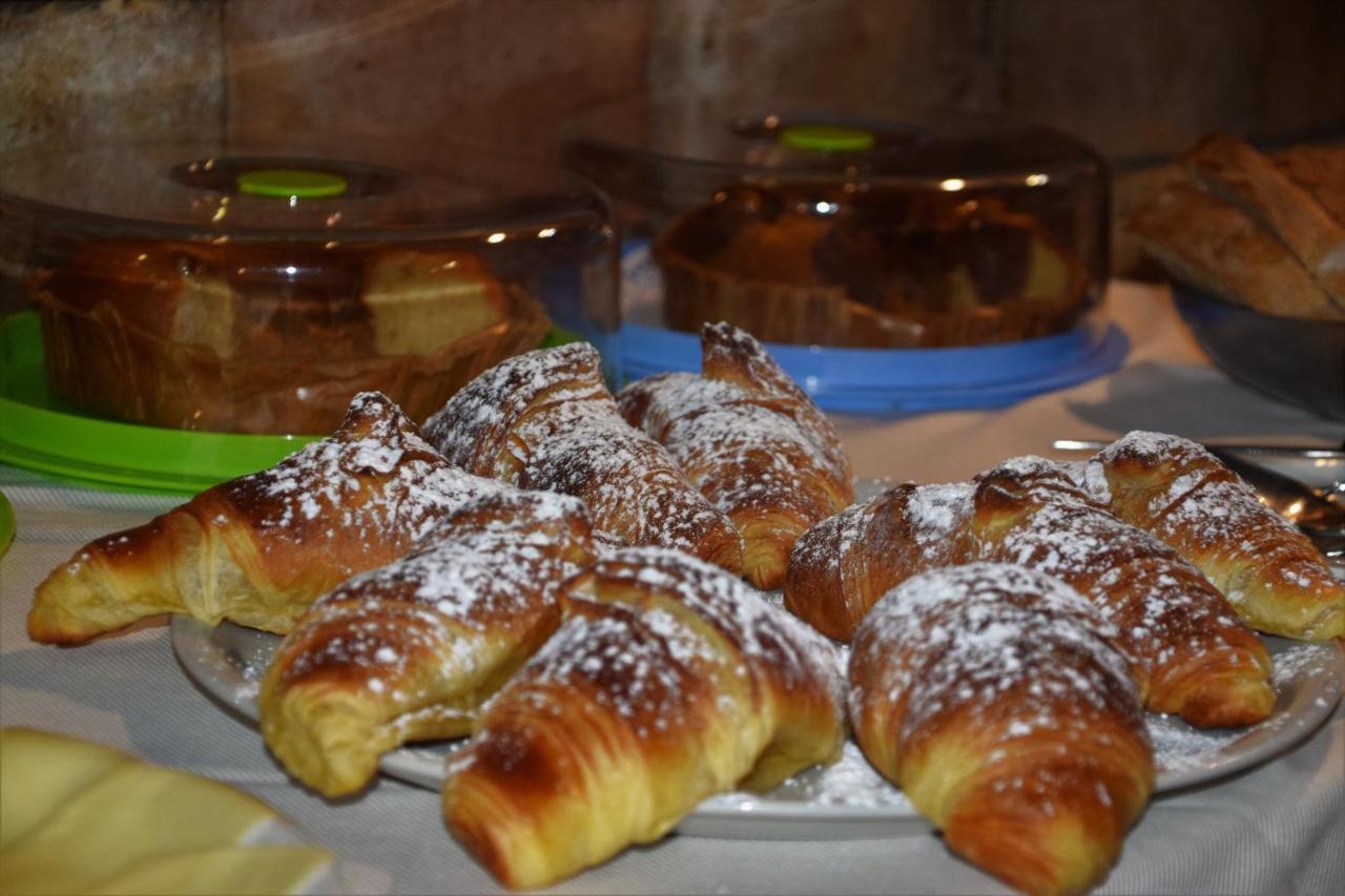 Hotel Ristorante Benigni Campagnano Di Roma Bagian luar foto